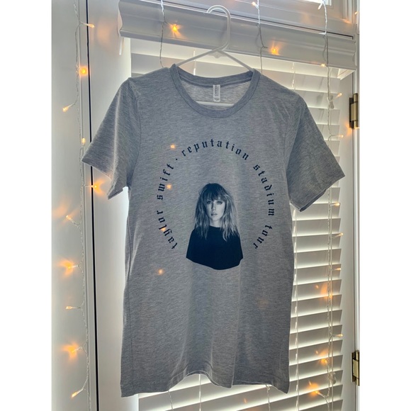 Taylor Swift Gray Reputation Tour T-Shirt - Picture 1 of 4